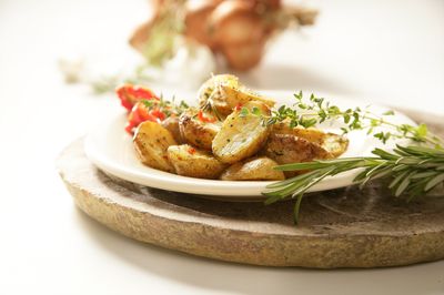Pe Halbe Kartoffeln mi Schale